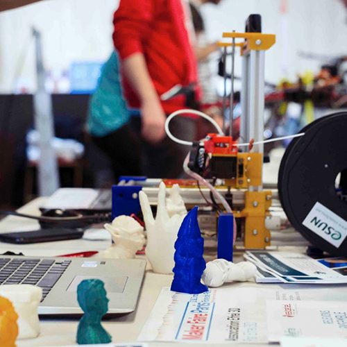 Maker Campus innova con programas tecnológicos en colegios de Las Condes