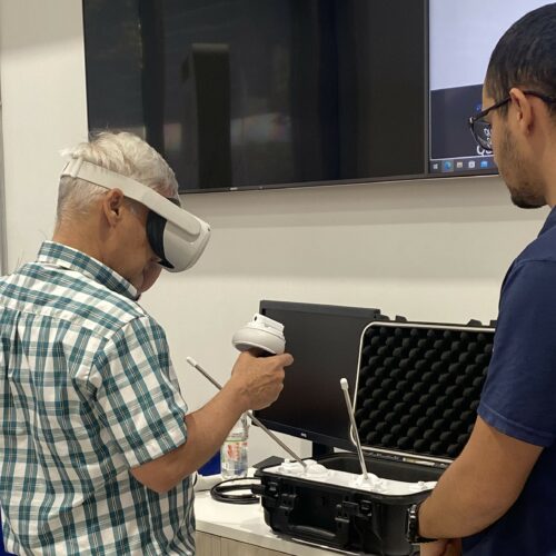 Entrega de dispositivo médico SECMA a la empresa Skill Training por parte del investigador José Ignacio Guzmán. Proyecto FONDEF IDeA IT 2023.