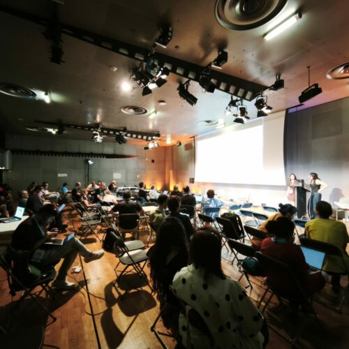 Proyecto de Maker Campus UDD es presentado en Wikimania Francia 2026 para abordar los sesgos de la inteligencia artificial